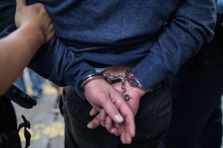 Бывший сотрудник полиции Курска предстанет перед судом за грабежи и вымогательство